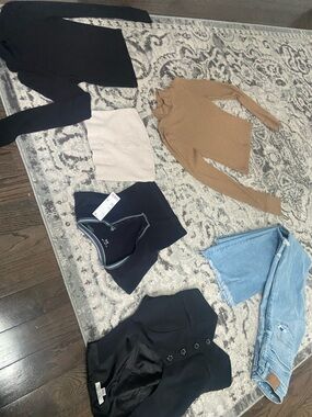 $250 AMERICAN EAGLE URBAN OUTFITTER BUNDLE SIZE: XS / SMALL 000 SHORT JEANS VEST